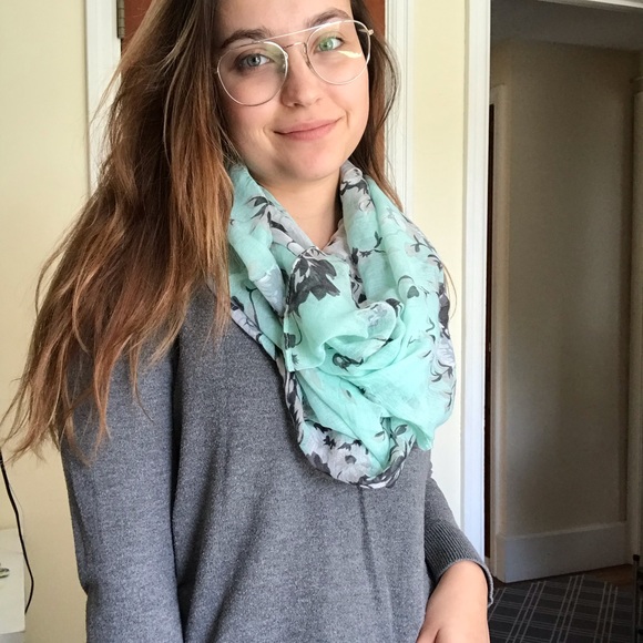 H&M Sweater - Picture 5 of 6